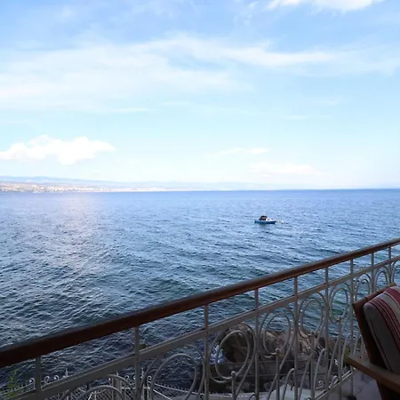 In Mery On The Sea Опатия