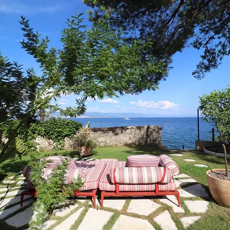 In Mery On The Sea Apartment *
