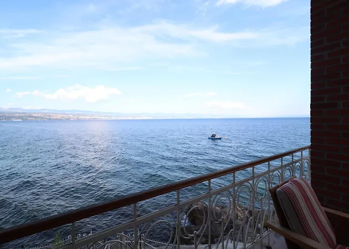 In Mery On The Sea Abbázia